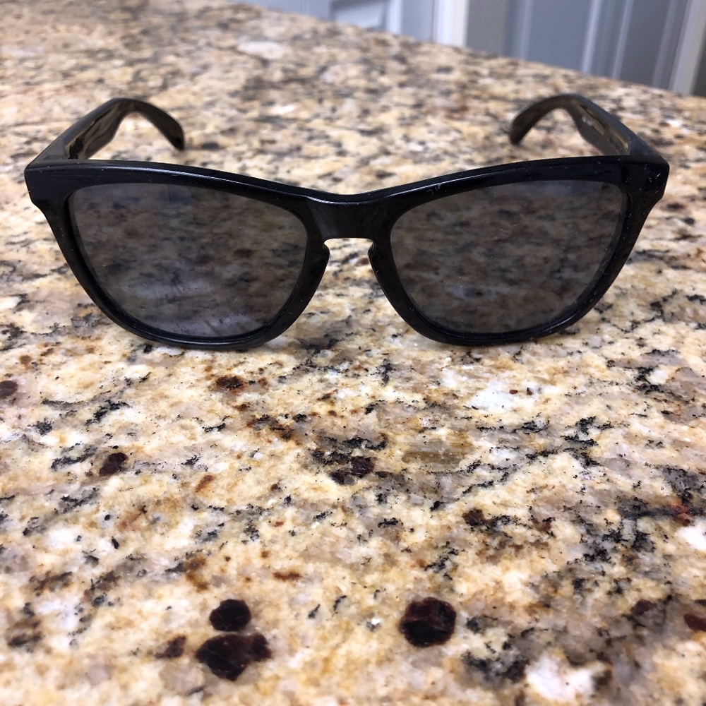 Black Polarized Oakley Sunglasses